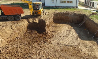 Рытье котлованов под фундамент в Шелехове – цена от 2640 руб. за м3 | 2Землекопа-Шлх