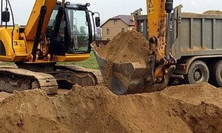 Выкопать яму экскаватором в Шелехове от 951 руб. - 2Землекопа-Шлх